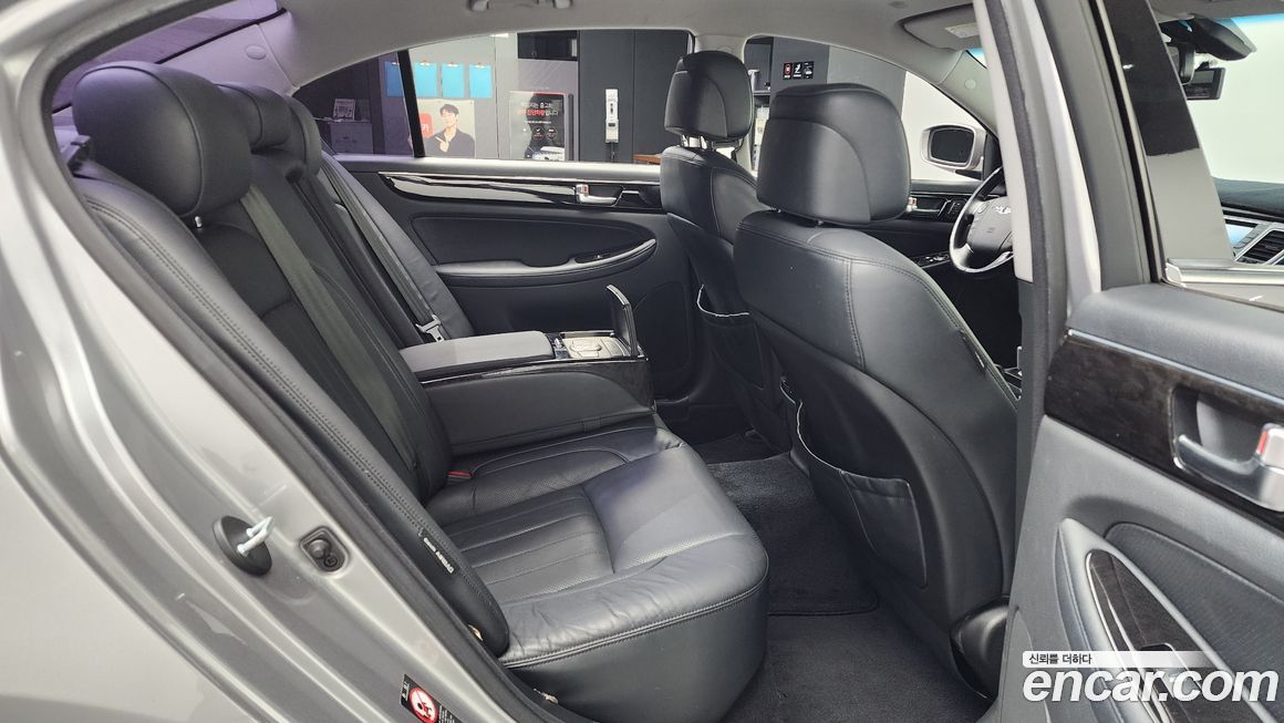 Hyundai Genesis 2012