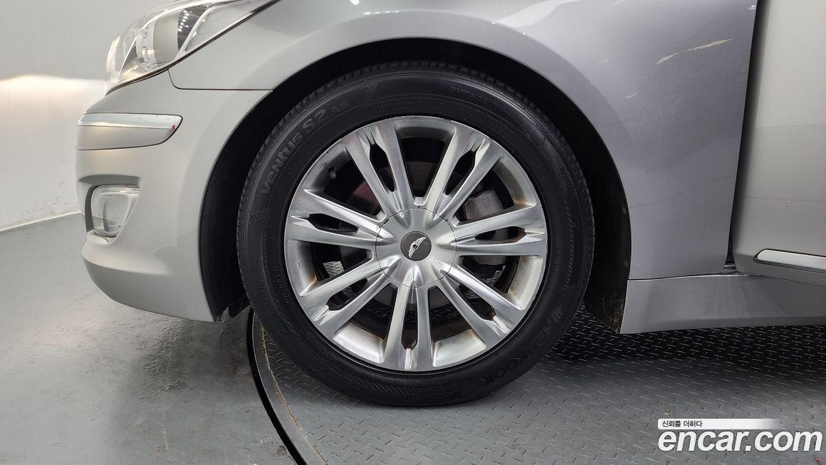 Hyundai Genesis 2012