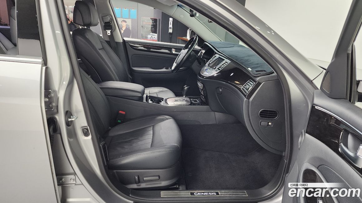 Hyundai Genesis 2012