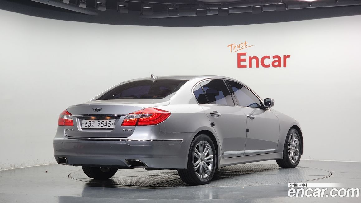 Hyundai Genesis 2012