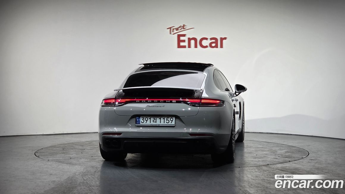 Porsche Panamera 2023