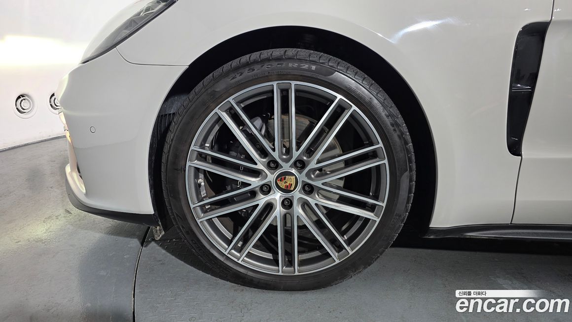 Porsche Panamera 2023