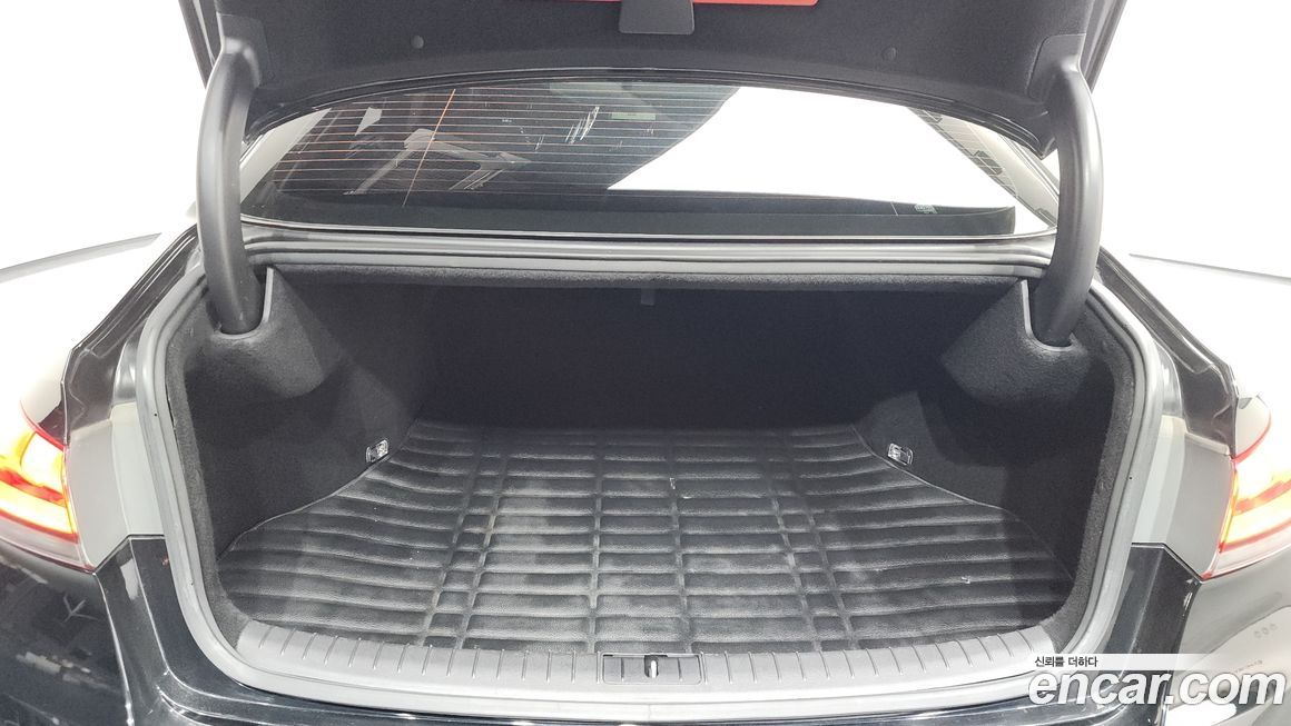 Hyundai Genesis 2016