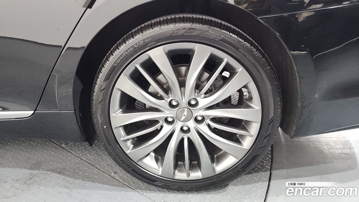 Hyundai Genesis 2016