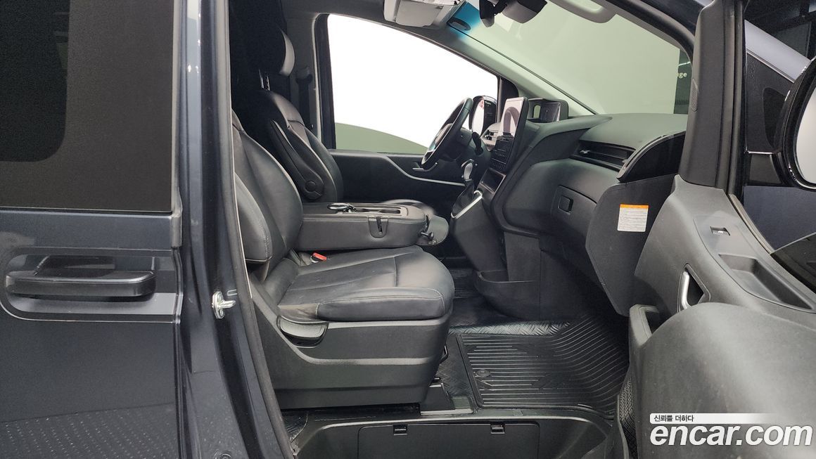 Hyundai Staria 2025