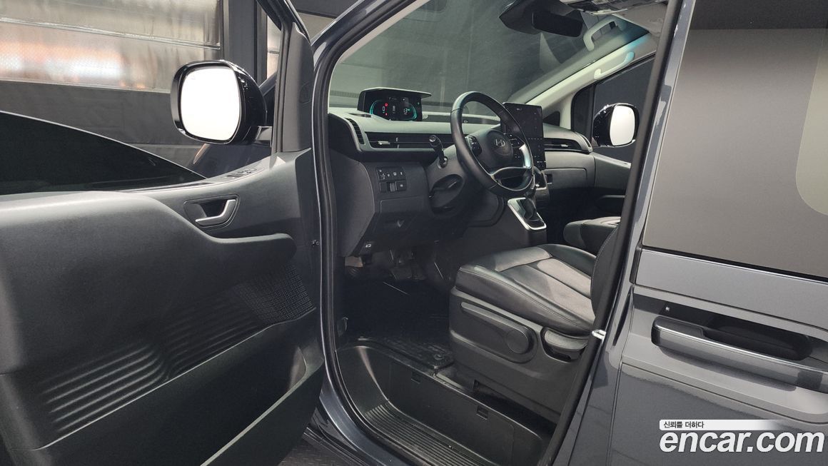 Hyundai Staria 2025