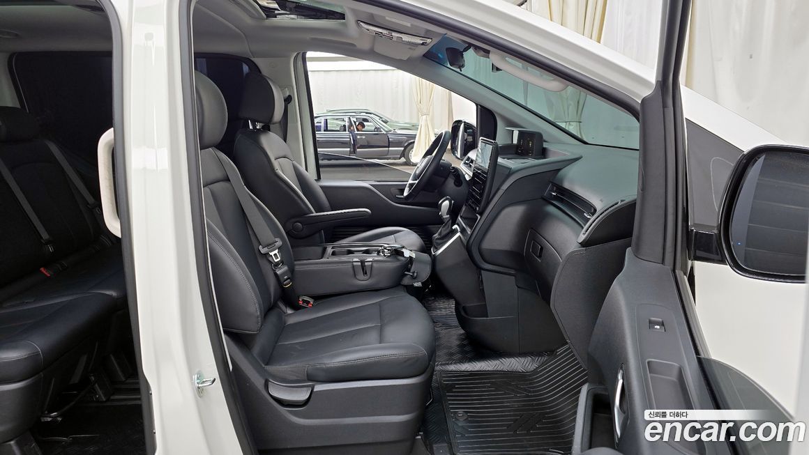 Hyundai Staria 2025