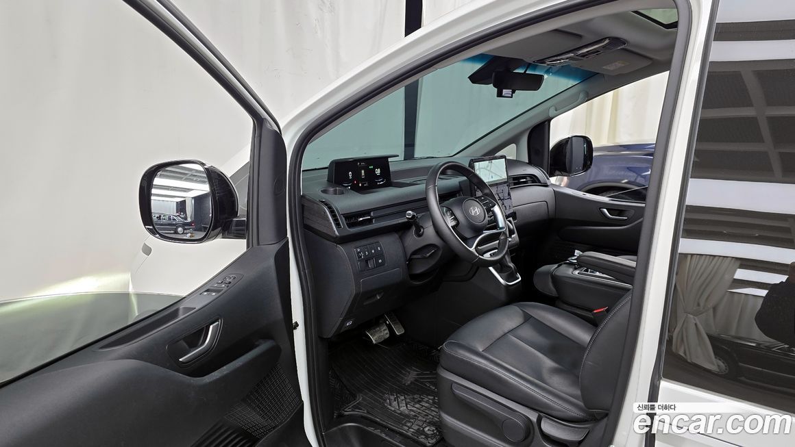 Hyundai Staria 2025