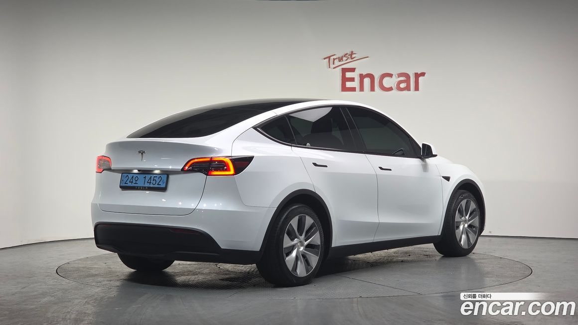Tesla Model Y 2024