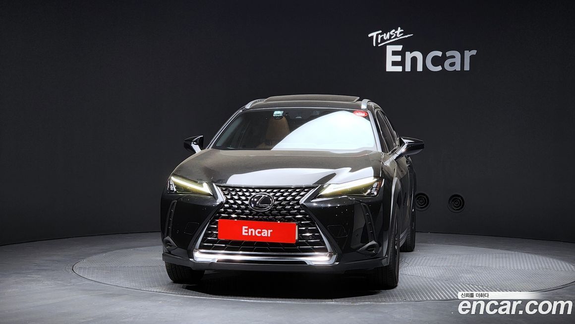 Lexus UX 2024