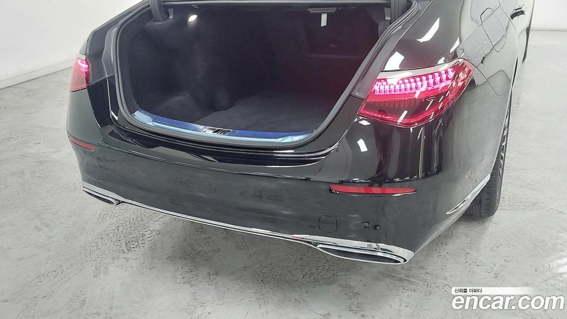 Mercedes-Benz S-Class 2025