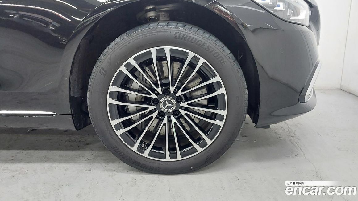 Mercedes-Benz S-Class 2025