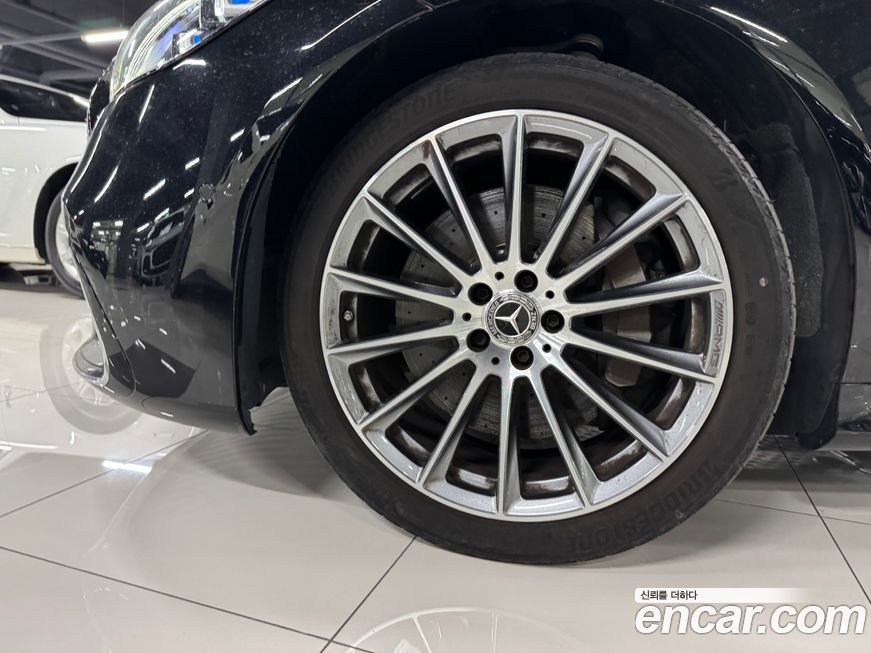 Mercedes-Benz S-Class 2024