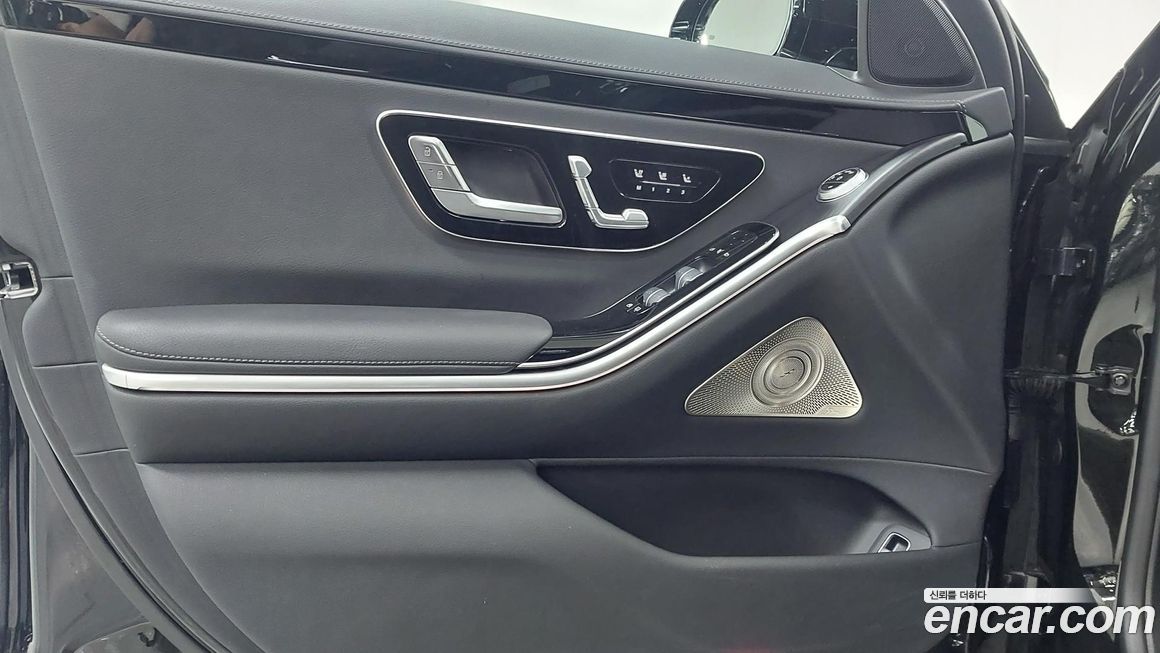 Mercedes-Benz S-Class 2025