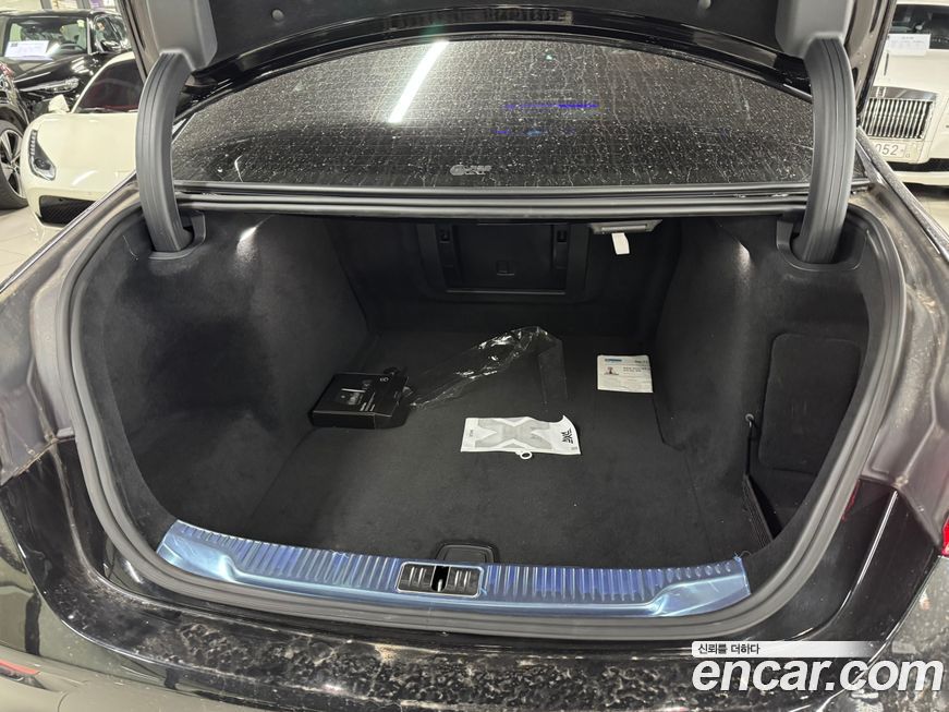 Mercedes-Benz S-Class 2024