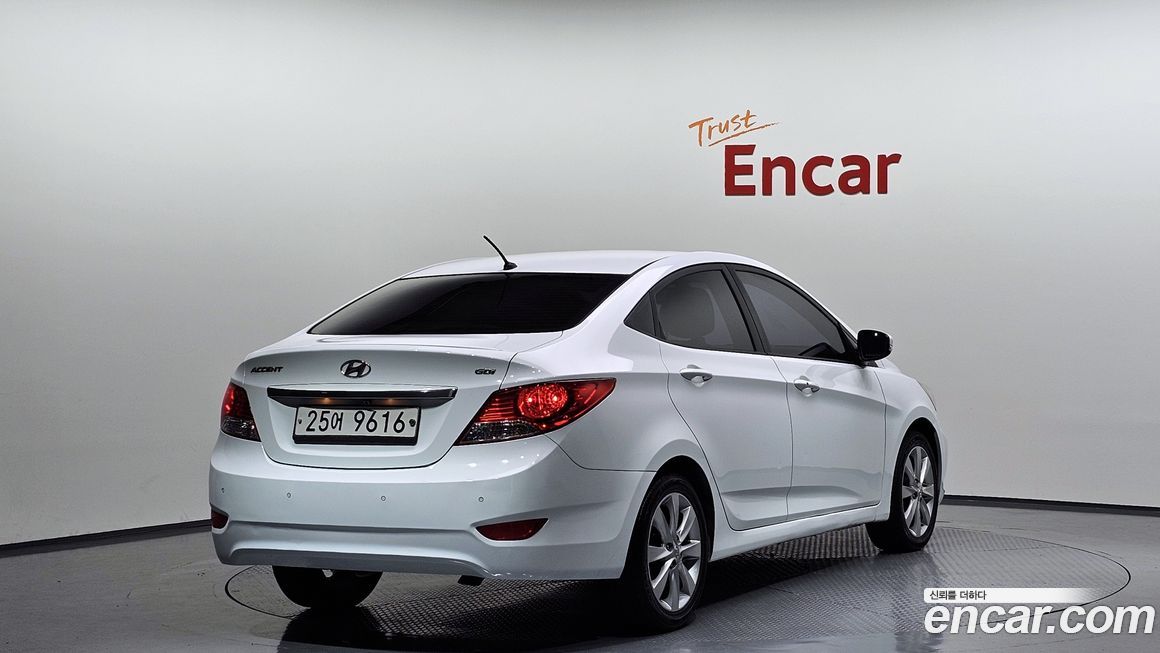 Hyundai Accent 2012