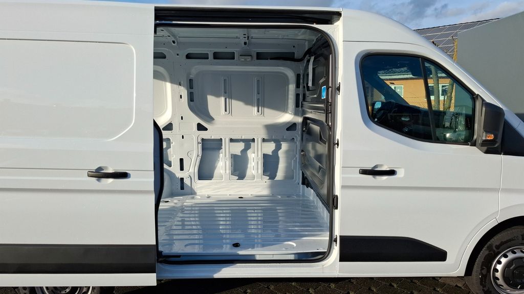 Nissan Interstar 2025