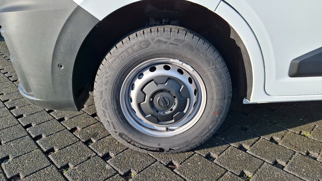 Nissan Interstar 2025