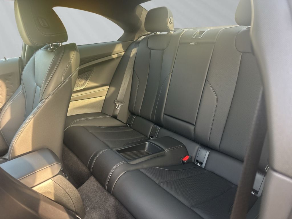 BMW 218 2025