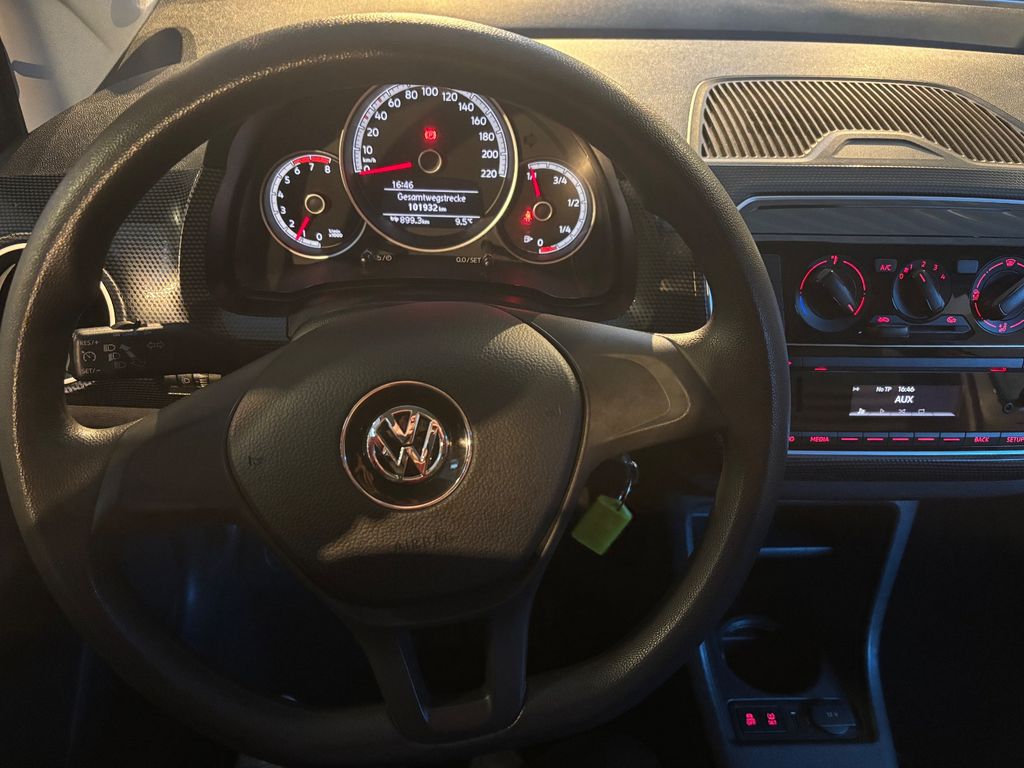 Volkswagen up! 2018