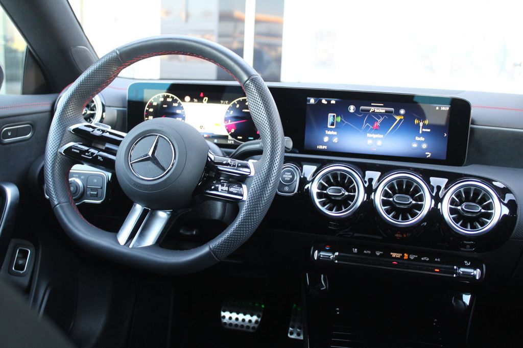 Mercedes-Benz CLA 180 2024