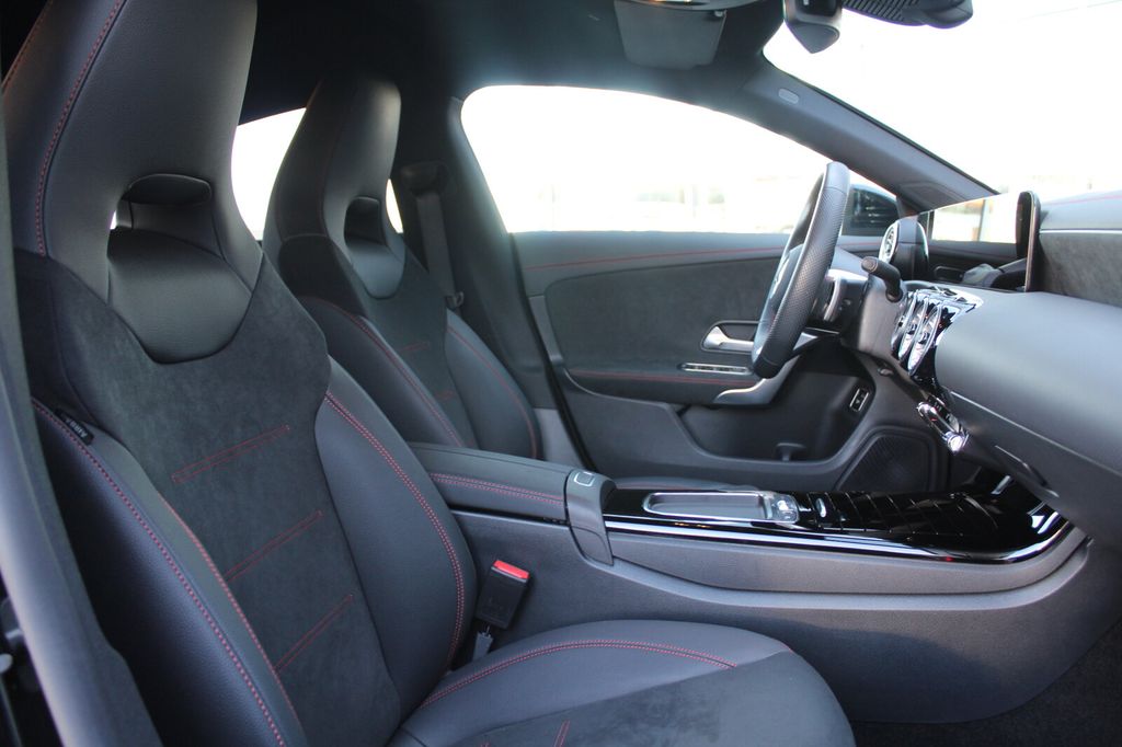 Mercedes-Benz CLA 180 2024