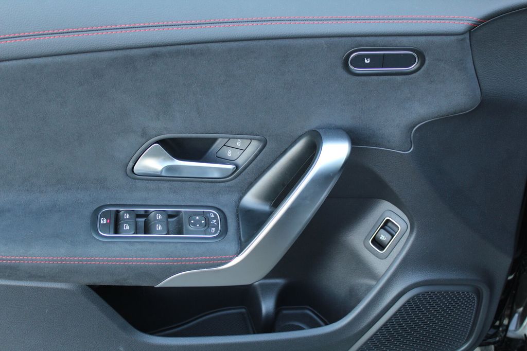 Mercedes-Benz CLA 180 2024