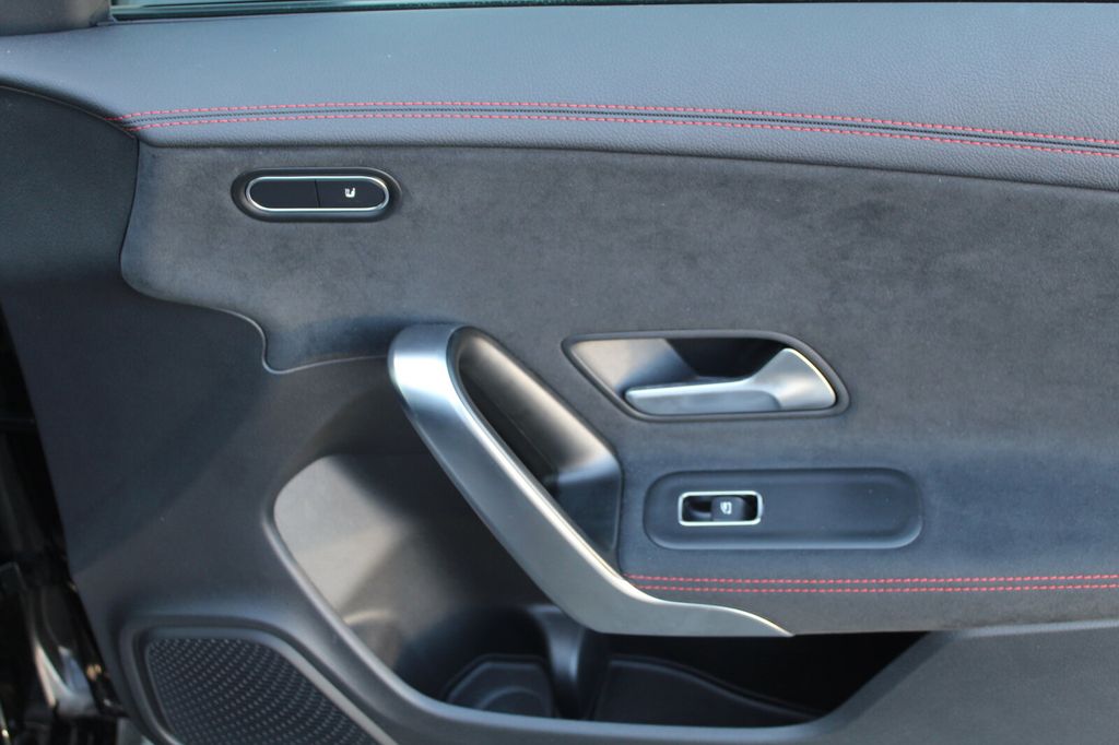 Mercedes-Benz CLA 180 2024