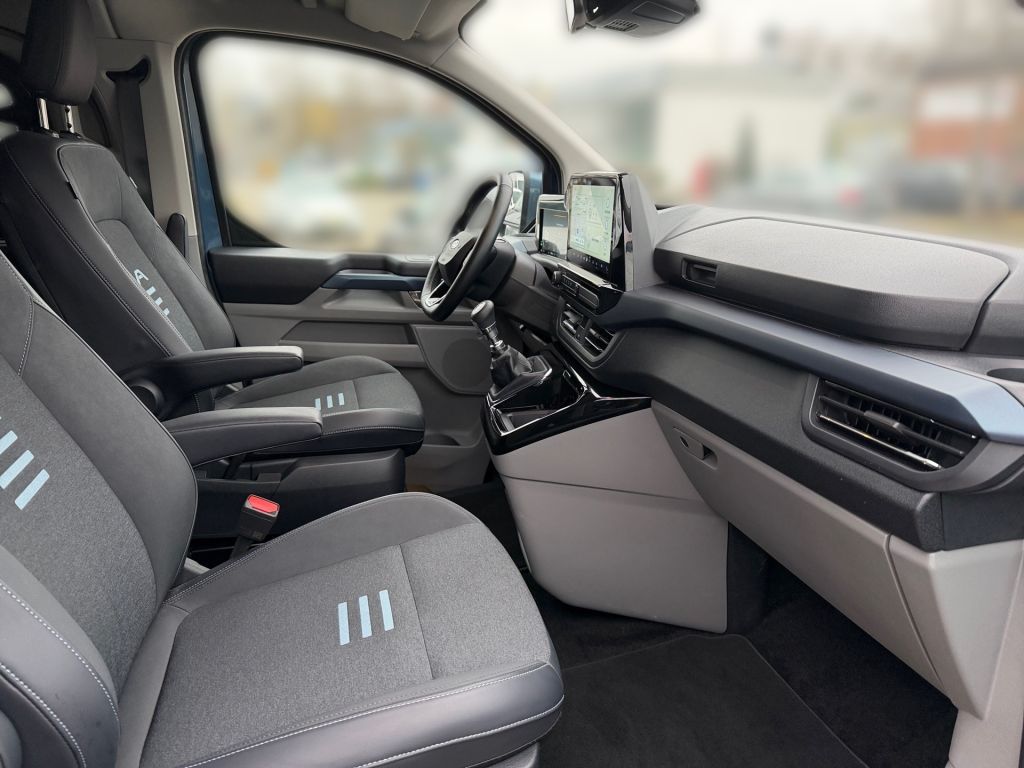 Ford Tourneo Custom 2025