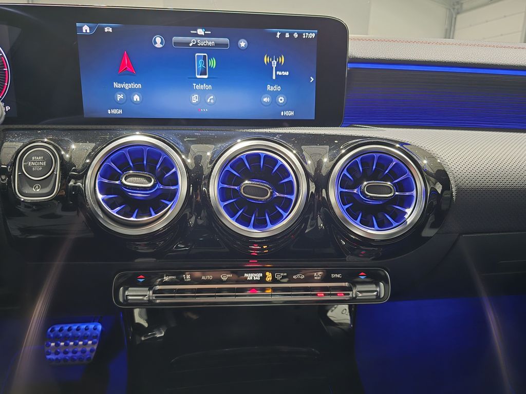 Mercedes-Benz CLA 200 2023