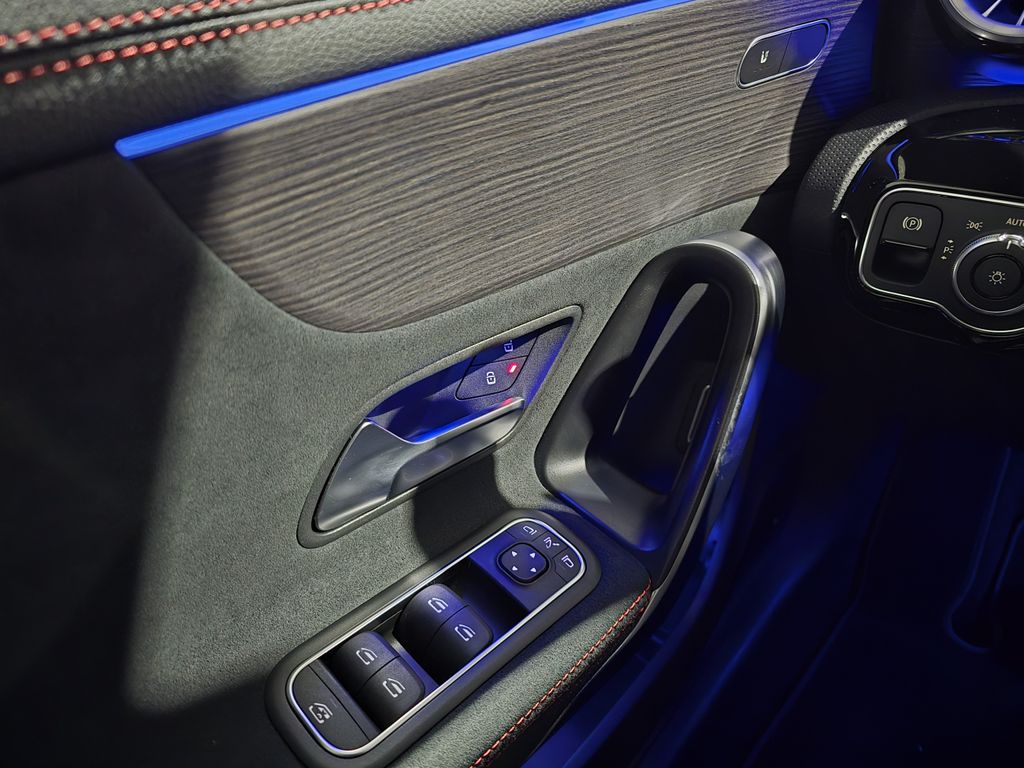 Mercedes-Benz CLA 200 2023