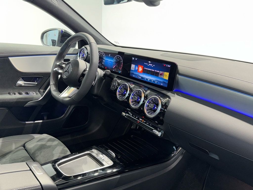 Mercedes-Benz CLA 180 2026