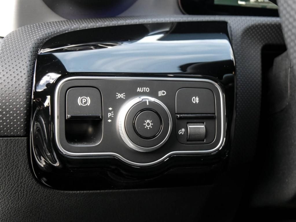 Mercedes-Benz CLA 180 2026