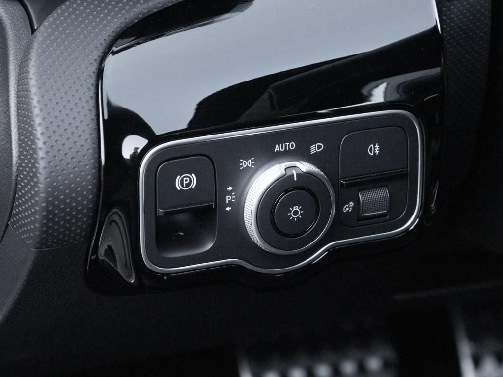 Mercedes-Benz CLA 180 2026