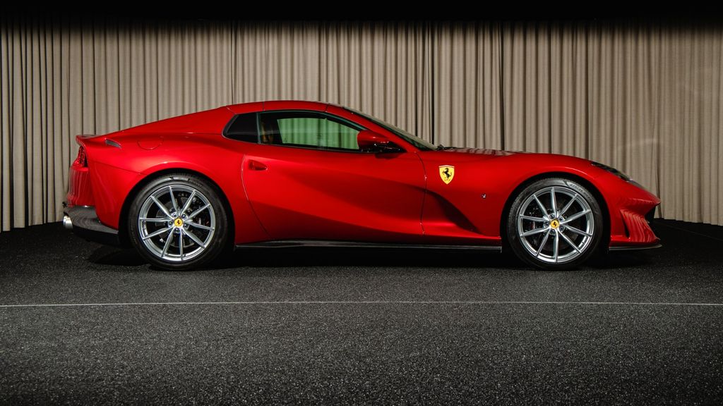 Ferrari 812 2023
