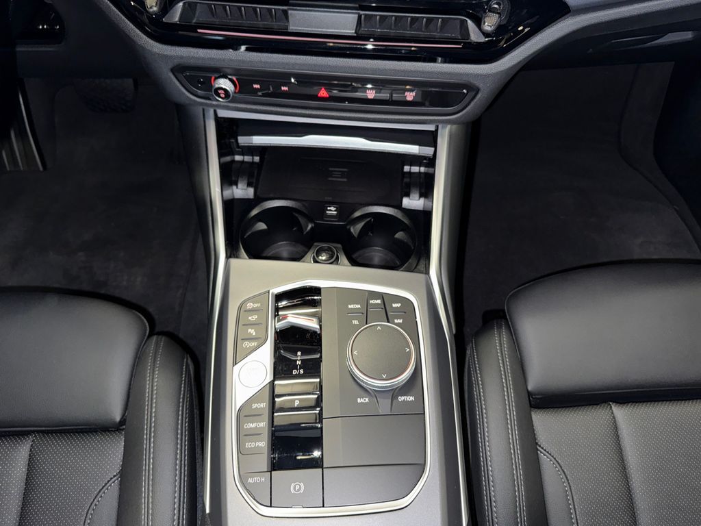 BMW 318 2025