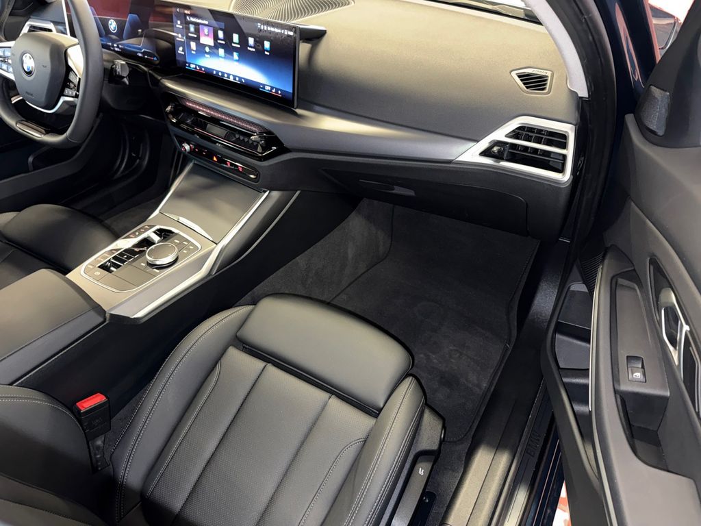 BMW 318 2025