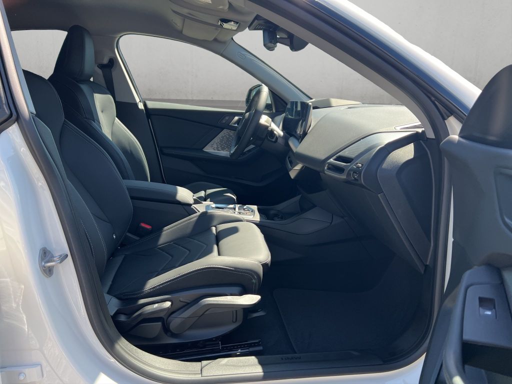 BMW 218 2025