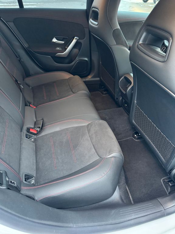 Mercedes-Benz CLA 180 2025