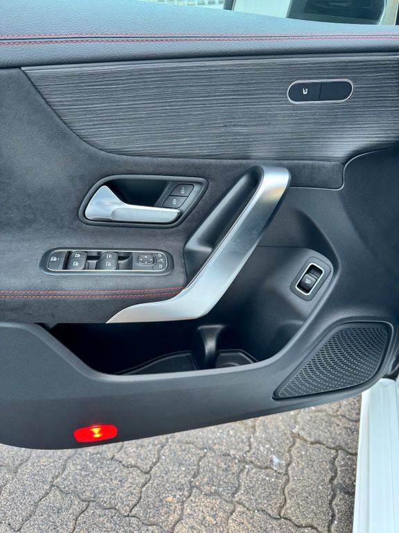 Mercedes-Benz CLA 180 2025