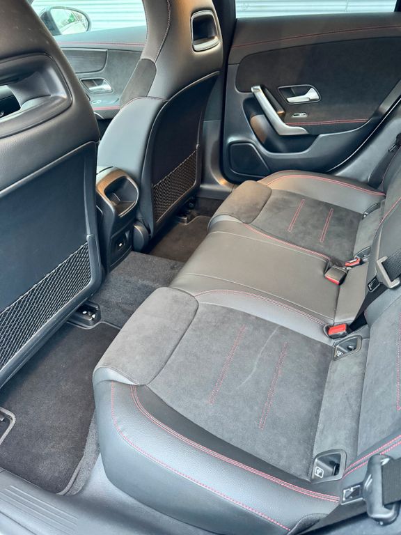 Mercedes-Benz CLA 180 2025