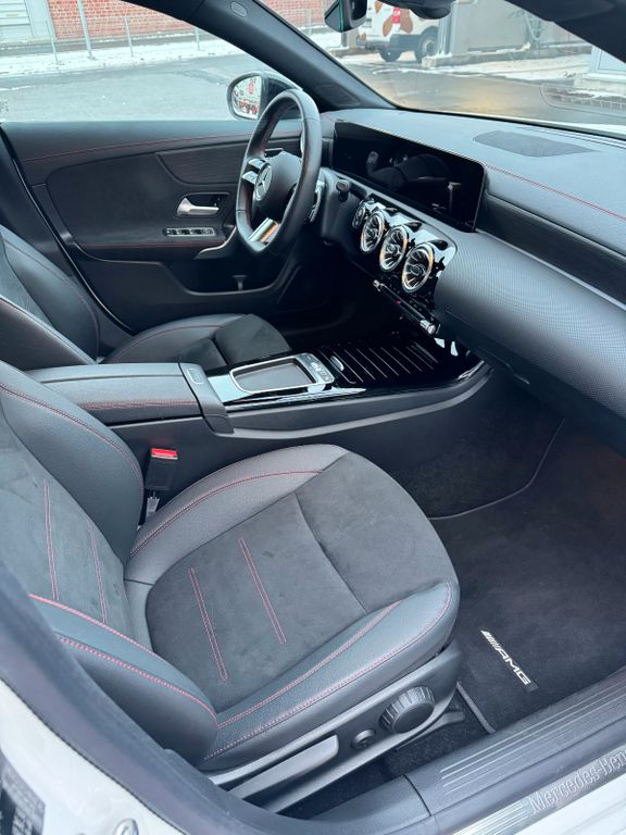 Mercedes-Benz CLA 180 2025