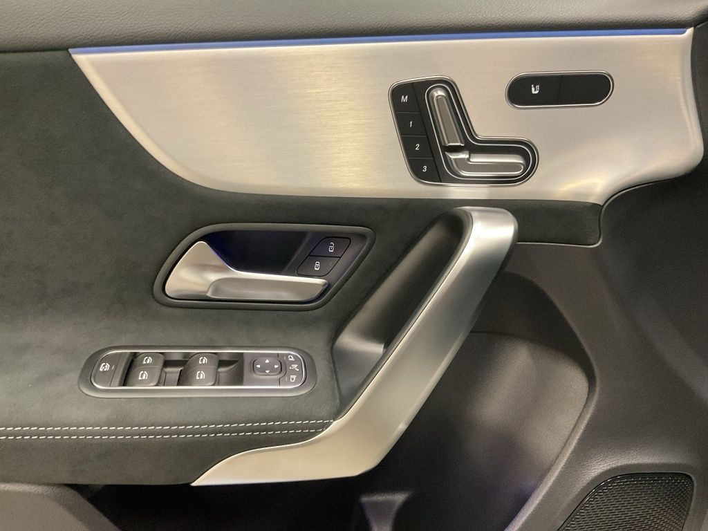 Mercedes-Benz A 200 2025