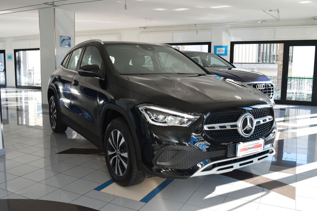 Mercedes-Benz GLA 200 2022