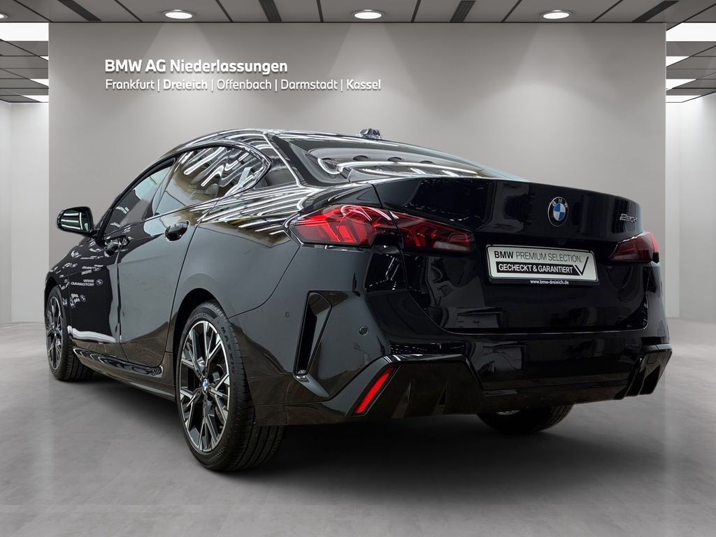 BMW 220 2025