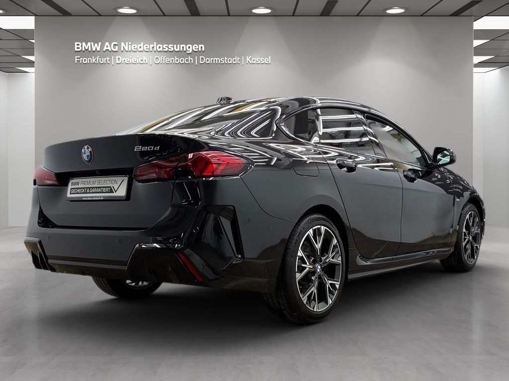 BMW 220 2025