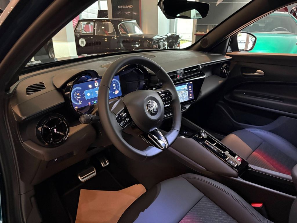 Alfa Romeo Junior 2025