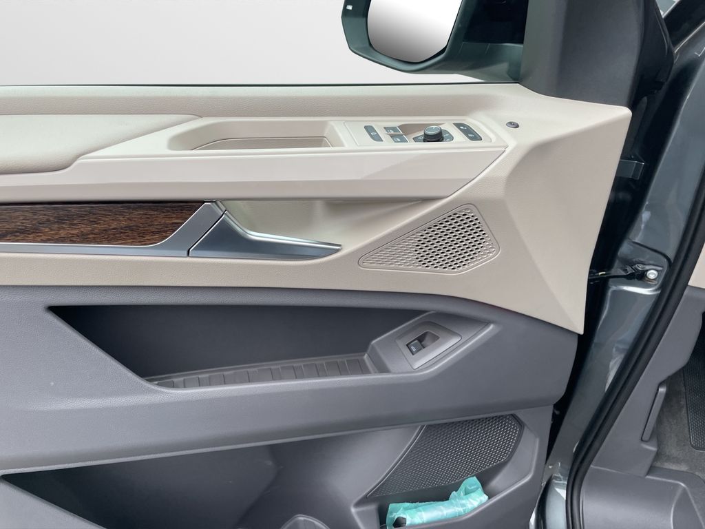 Volkswagen T7 Multivan 2025