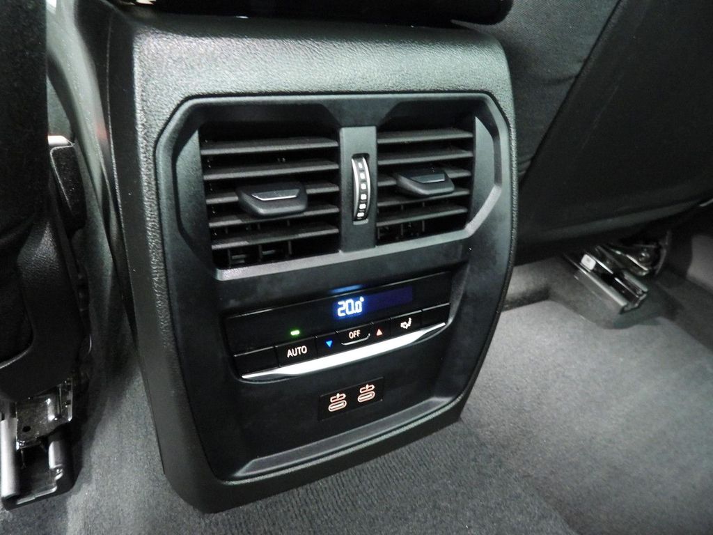 BMW 318 2024