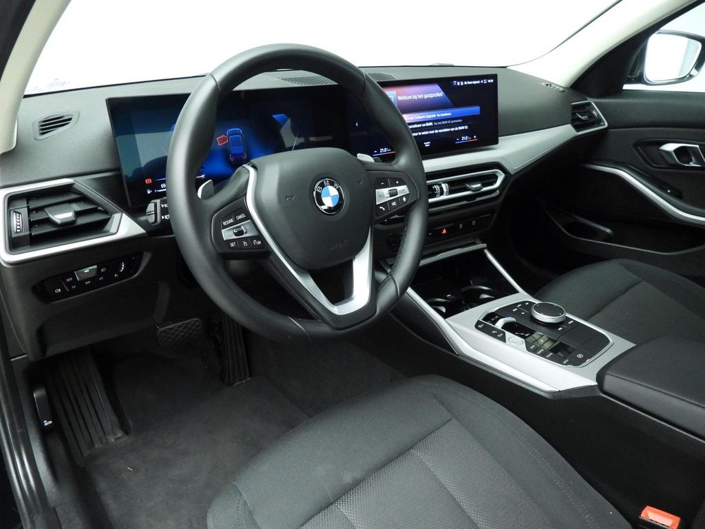 BMW 318 2024